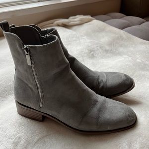 Mens gray Chelsea boots